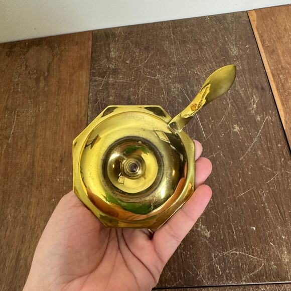 Vintage solid polished brass candle stick holder with handle - Picture 2 of 7